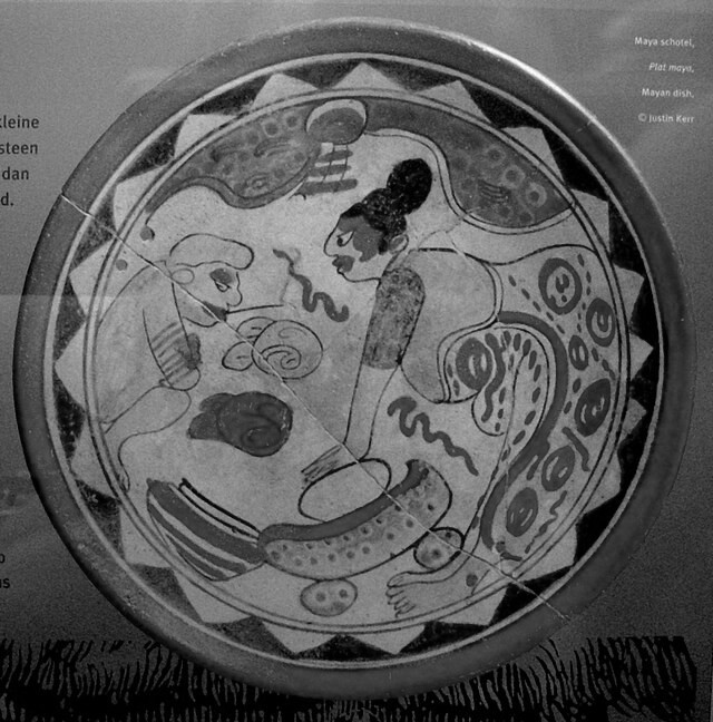 Mayan dish showing a metate to grind cocoa. Choco-Story museum Brugge (Belgium)