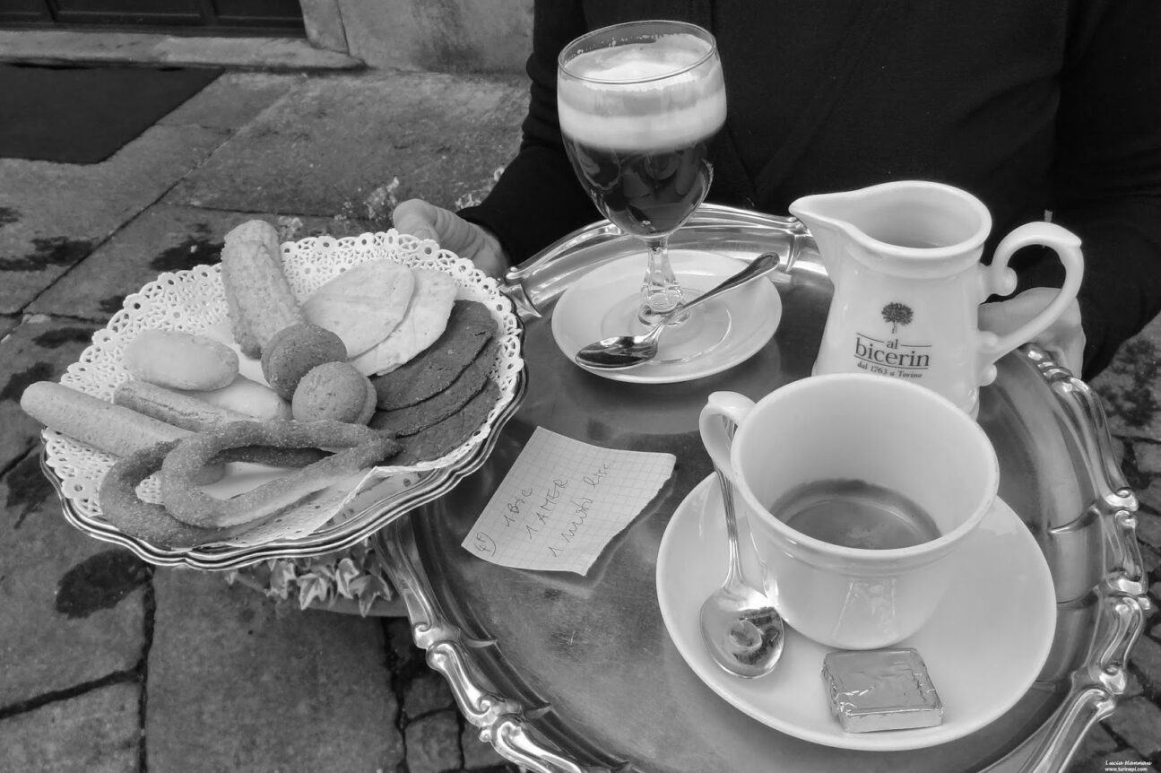 Il bicerin served in the glass, sweet snacks and an espresso served with hot water (Americano).